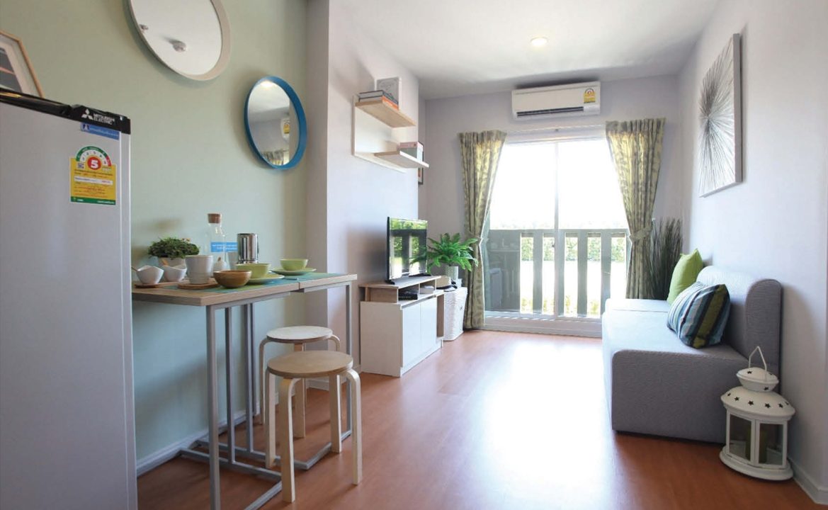 ห้องนั่งเล่น จากประตูห้อง โครงการ